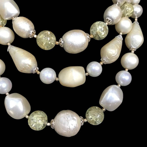 Vintage 50s 60s White Yellow 3-Strand Beaded Necklace Beads Japan crackle Ice - Picture 2 of 12